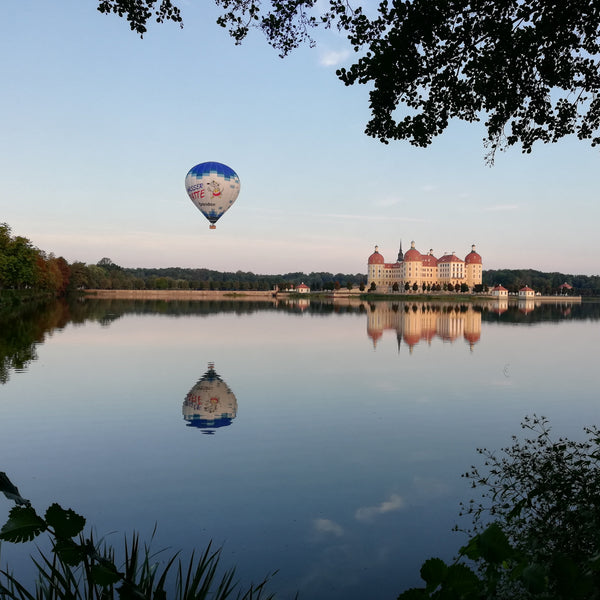 Über den Dächern von Dresden gleiten Dresdner Erlebniswelt